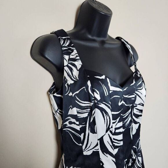 White House Black Market Floral Pleated Fit & Flare Dress - Picture 2 of 8